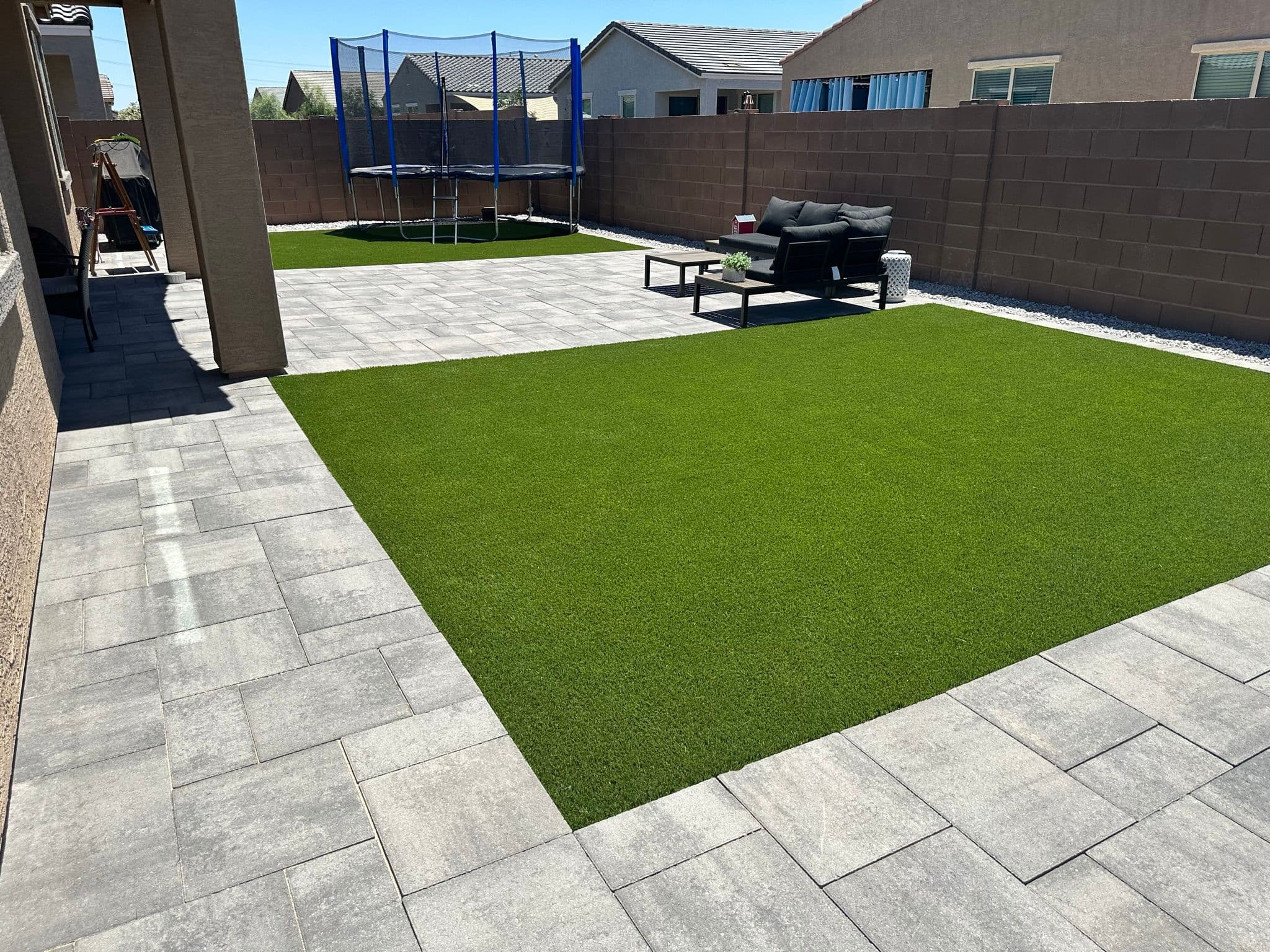 Outdoor living / fire pit area