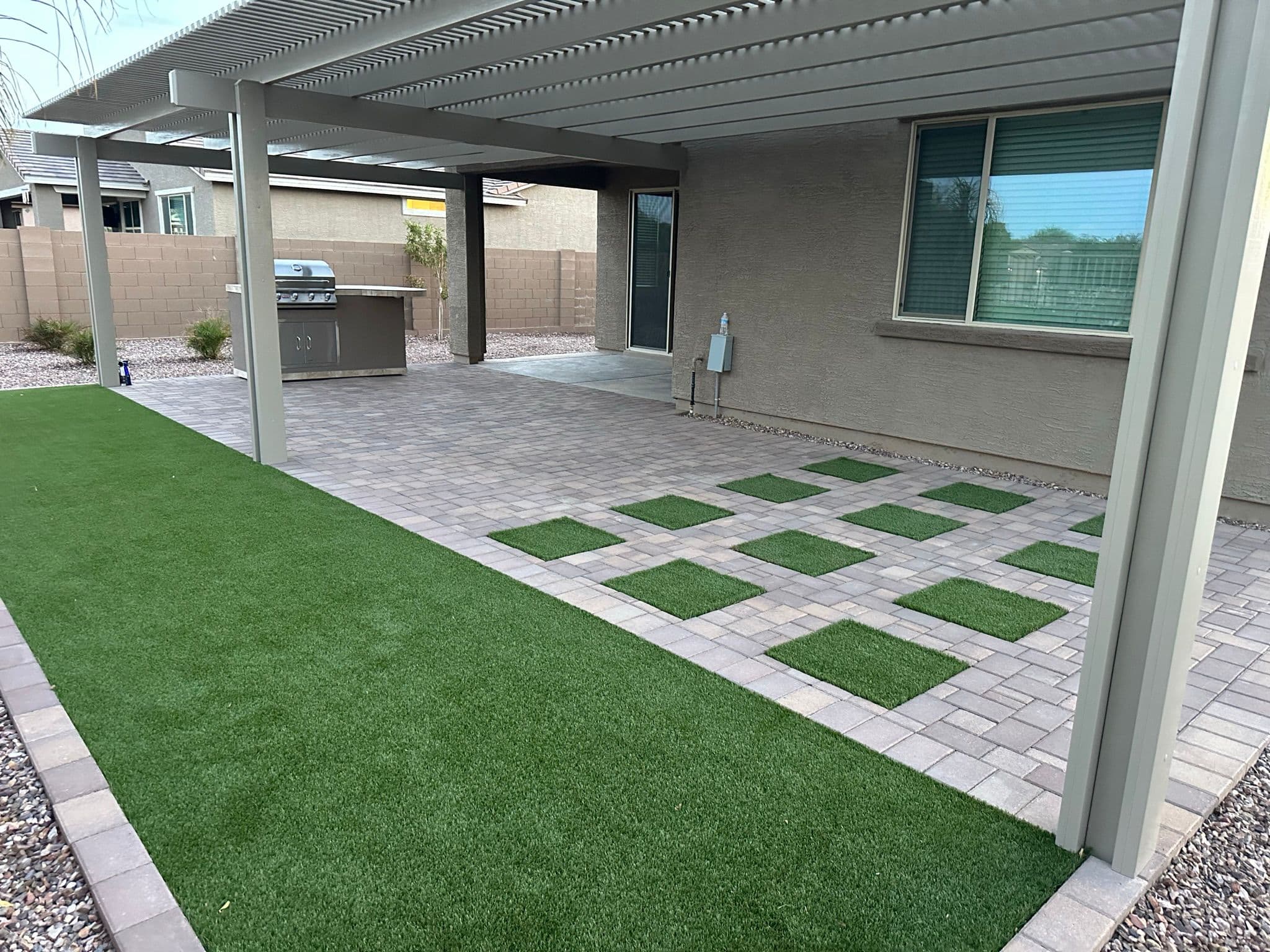 Outdoor living / fire pit area