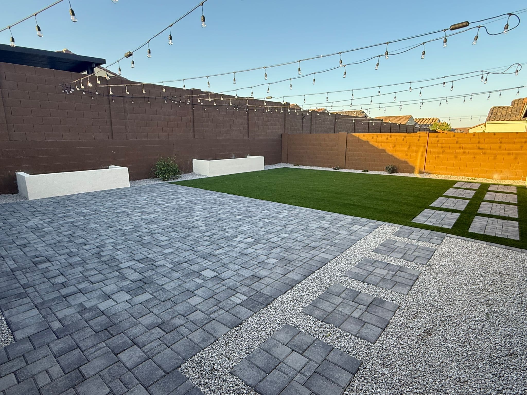 Outdoor living / fire pit area