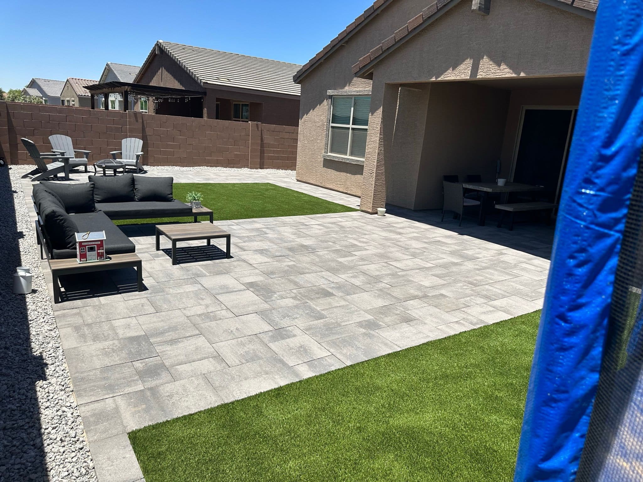 Outdoor living / fire pit area